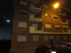 Venta Piso Ciudad Rodrigo. Piso de tres habitaciones en Calle CELSO LAGAR. A reformar tercera planta con balcón