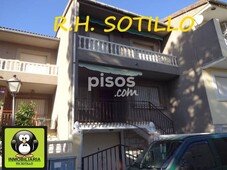 Casa adosada en venta en Calle de las Pozas, 32 en Sotillo de La Adrada por 89.000 €