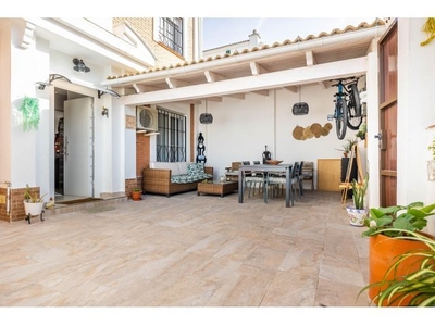Adosado en venta en Montequintos 3 habitaciones 2 baños 2 patios zona común y garaje