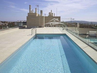 Alquiler de piso en Sarrià de 3 habitaciones con terraza y piscina