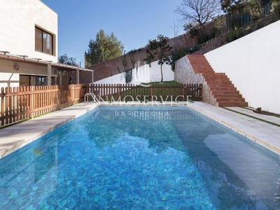 Magnífica casa en venta con jardín y piscina en Vallvidrera!!!