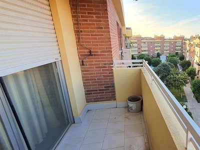 Piso en alquiler en Linares de 4 habitaciones con garaje y jardín