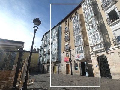 Piso en venta en Centro - Burgos de 4 habitaciones con garaje y calefacción
