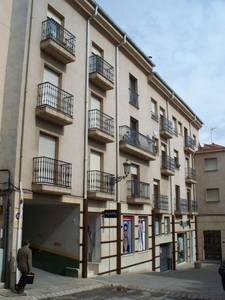 Venta de piso en calle Fuentes de 3 habitaciones con balcón y calefacción