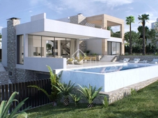 Lujosa villa de 4 dormitorios en venta en Nueva Andalucía