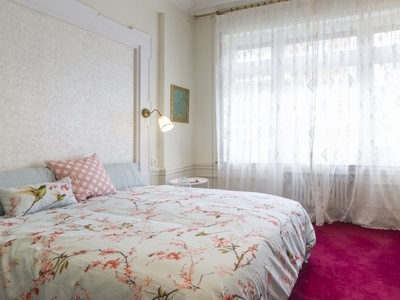 Amplia habitación en casa de 7 dormitorios en Abando, Bilbao