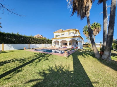 Chalet en venta en Cancelada, Estepona, Málaga