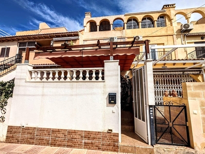 Chalet en venta en La Siesta, Torrevieja, Alicante