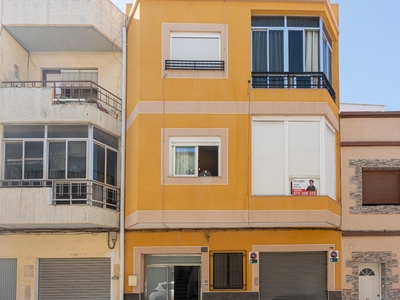 Venta de piso con terraza en Oliveros, Altamira, Barrio Alto (Almería), Almeria