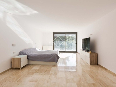 Chalet villa en excelentes condiciones de 6 dormitorios con vistas en venta en montemar en Castelldefels