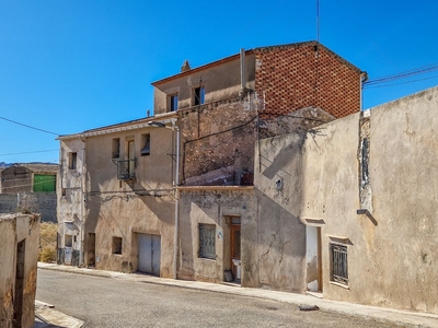 Alguena casa adosada en venta