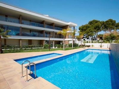 Alquiler de ático en calle Genova de 3 habitaciones con terraza y piscina