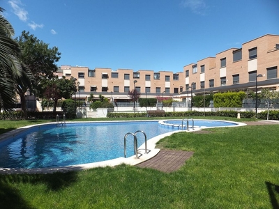 Alquiler de ático en Sant Llorenç de 2 habitaciones con terraza y piscina