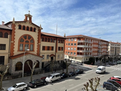 Alquiler de piso en avenida De Galicia de 4 habitaciones con balcón y calefacción