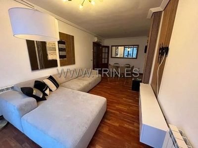 Alquiler de piso en avenida De Los Descubrimientos de 2 habitaciones con terraza y piscina