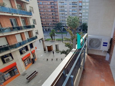 Alquiler de piso en avenida Gran Vía Juan Carlos i de 4 habitaciones con terraza y garaje