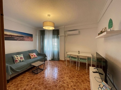 Alquiler de piso en calle De Platero Suarez de 3 habitaciones con muebles y balcón