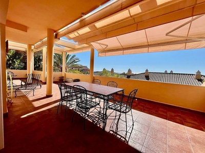 Alquiler de piso en calle Marbella de 3 habitaciones con terraza y piscina