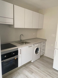 Alquiler de piso en calle San Pedro de 2 habitaciones con muebles y calefacción