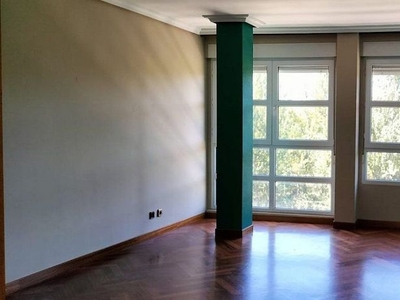 Alquiler de piso en Centro - Palencia de 6 habitaciones con garaje y calefacción