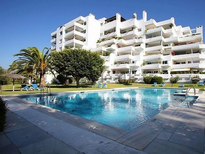 Alquiler de piso en Madrid de 3 habitaciones con terraza y piscina