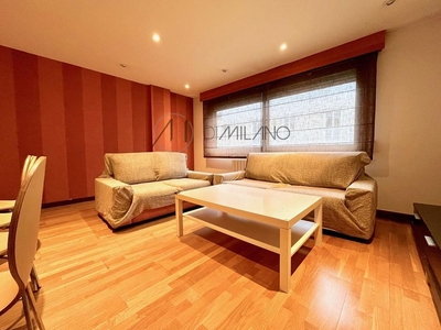 Alquiler de piso en Praza España - Casablanca de 2 habitaciones con garaje y muebles