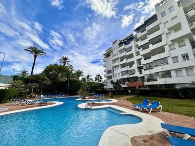 Alquiler de piso en Puerto Banús de 2 habitaciones con terraza y piscina