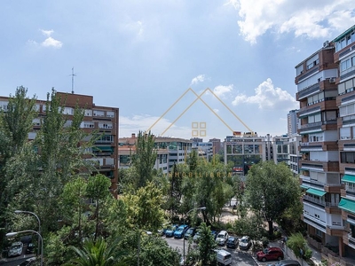 Alquiler de piso en Virgen del Cortijo - Manoteras de 3 habitaciones con terraza y jardín