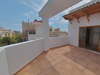 Ático en alquiler en Marquès de la Fontsanta - Pere Garau de 3 habitaciones con terraza y ascensor