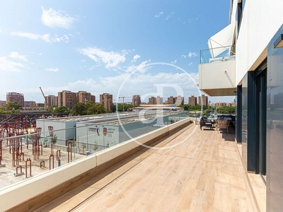 Ático en venta en Ciutat de les Arts i les Ciències de 3 habitaciones con terraza y piscina