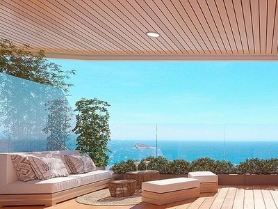 Ático en venta en Playa de Poniente de 3 habitaciones con terraza y piscina