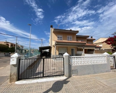 Casa adosada en venta en Los Alcázares