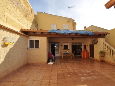 Casa adosada en venta en Pinoso