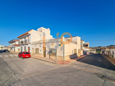 Casa adosada en venta en Zurgena