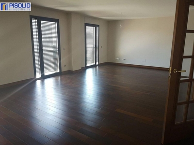 Dúplex en venta en Centro - Valladolid de 4 habitaciones con terraza y calefacción