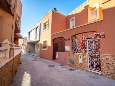 Dúplex en venta en Retamar, Almería
