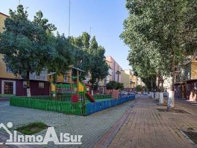 Piso de dos habitaciones cuarta planta, El Plantinar-El Juncal-Avenida de la Paz, Sevilla