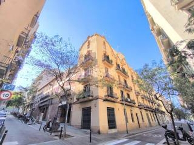Piso de tres habitaciones a reformar, entreplanta, El Poble-sec, Barcelona
