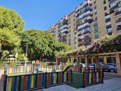 Piso de tres habitaciones segunda planta, Parque Amate-Santa Aurelia, Sevilla