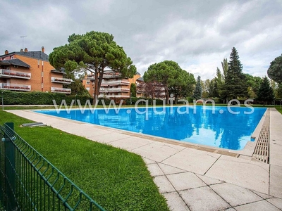 Piso en alquiler en calle Cañada Real de 2 habitaciones con piscina y garaje