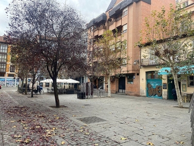 Piso en alquiler en Centro - Valladolid de 3 habitaciones con garaje y balcón