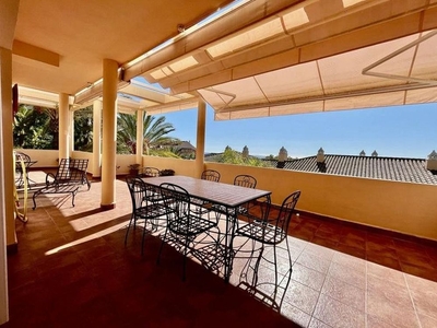 Piso en alquiler en Nueva Andalucía centro de 3 habitaciones con terraza y piscina