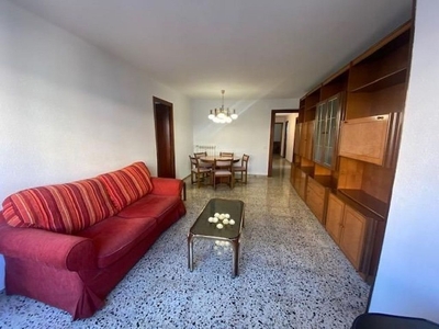 Piso en alquiler en Príncep de Viana - Clot -Xalets Humbert Torres de 3 habitaciones con terraza y muebles