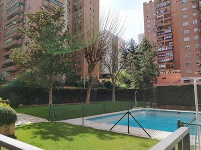 Piso en alquiler en Tres Olivos - Valverde de 4 habitaciones con terraza y piscina