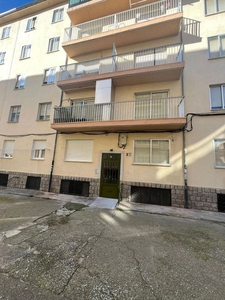 Piso en venta en calle Vicenta Manzanedo de 3 habitaciones con terraza y calefacción