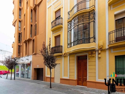 Piso en venta en Casco Antiguo - Centro de 3 habitaciones con terraza y balcón