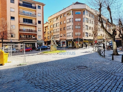 Piso en venta en Centro - Segovia de 6 habitaciones con terraza y calefacción