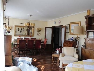Piso en venta en Centro - Vitoria-Gasteiz de 5 habitaciones con terraza y garaje