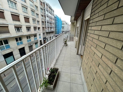 Piso en venta en Centro - Vitoria-Gasteiz de 6 habitaciones con terraza y calefacción