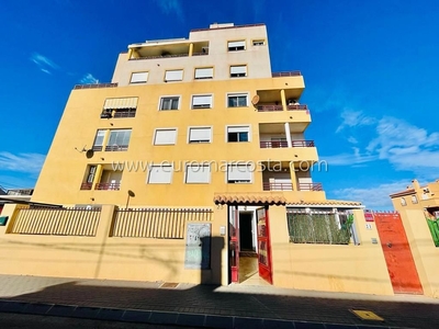 Piso en venta en Nueva Torrevieja - Aguas Nuevas de 2 habitaciones con terraza y piscina